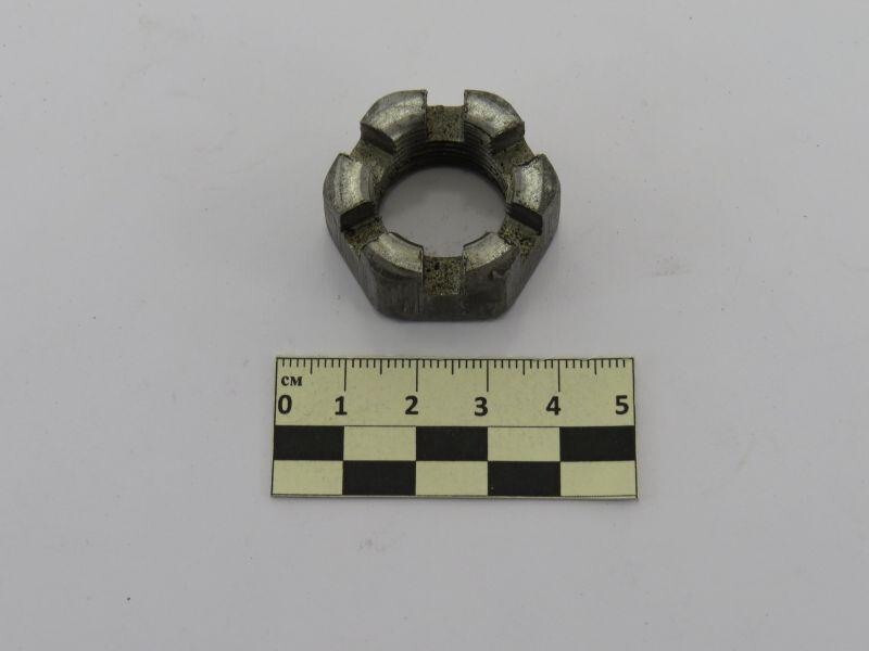 Гайка водяного насоса А-41, А-01 (М20х1,5 корончаста)
